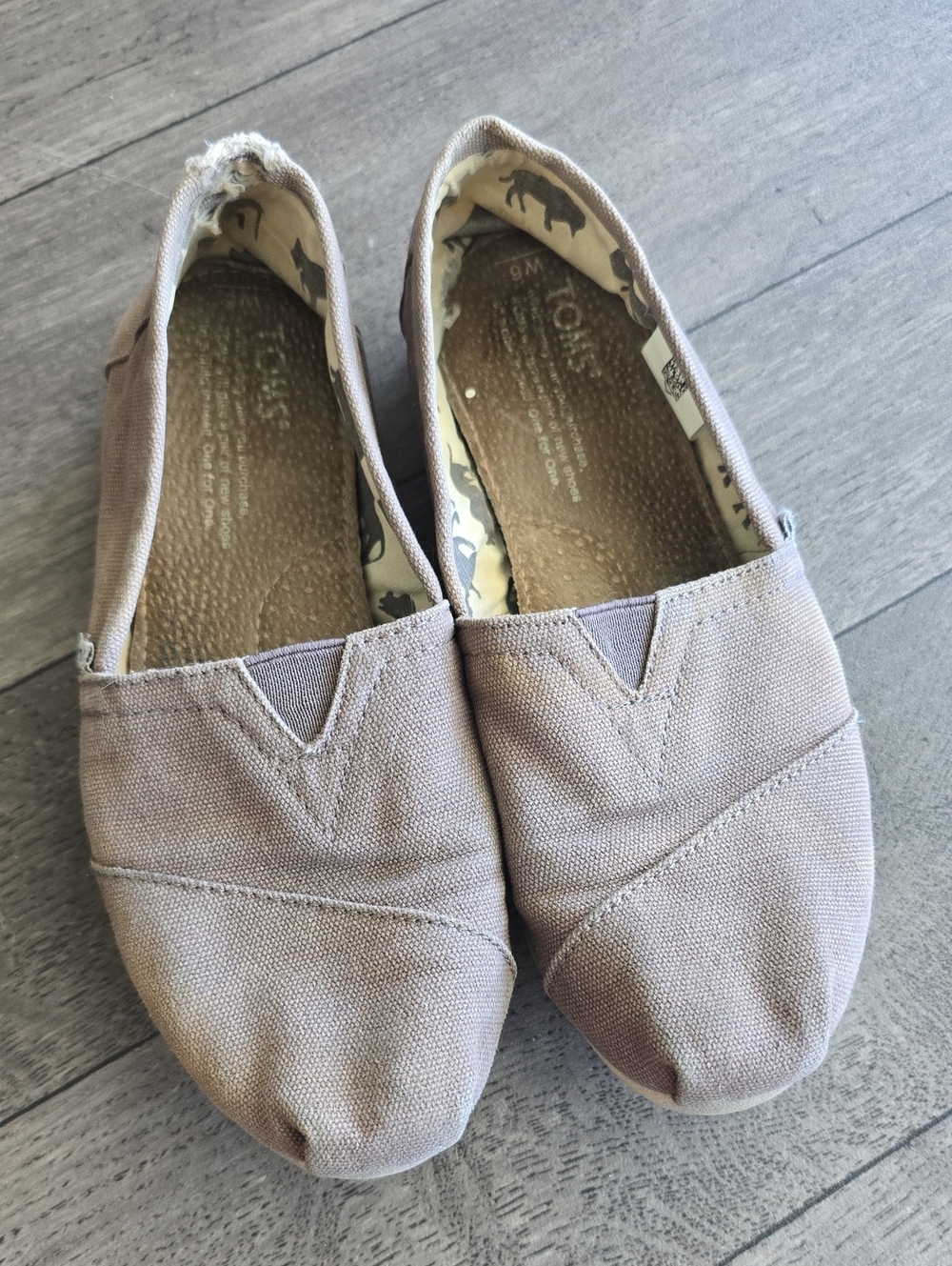 8/29 Tom’s canvas shoes 2